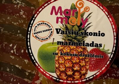 Marmeladinės puselės su kokoso drožlėmis 6 Marmeladiniai saldainiai su kokoso drozlemis dezute 1