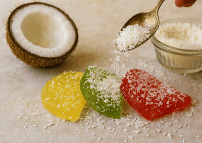 Marmeladinės puselės su kokoso drožlėmis 5 Marmeladiniai saldainiai su kokoso drozlemis gamyba