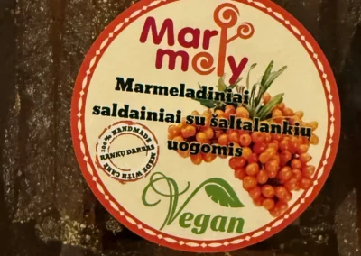 Marmeladiniai šiaudeliai su šaltalankių uogomis 6 Marmeladiniai siaudeliai su saltalankiu uogomis dezute